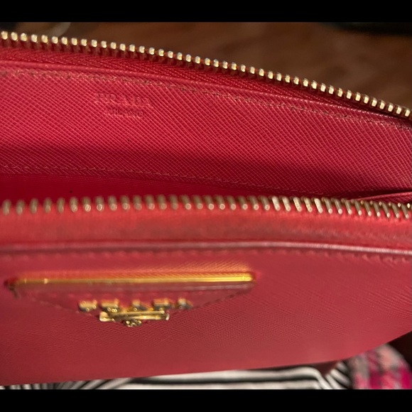 🍁SOLD🍁Prada Peonia Leather Zippie Wallet - Picture 12 of 12